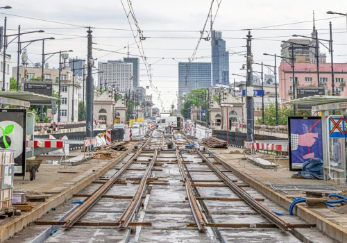 Warszawa. „Tramwajowe dylatacje” montowane na Moście Poniatowskiego