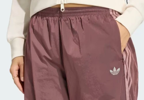 Klientki oszalały na punkcie tych spodni dresowych Adidas. Są ultrawygodne i niedrogie
