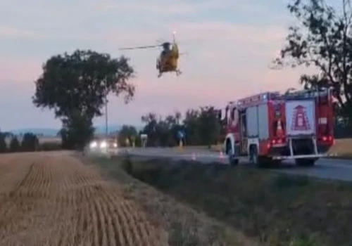Wypadek motocyklisty na drodze wojewódzkiej w Skoroszycach