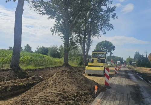 Ruszyły prace na DW 188 za Zakrzewem. Powstanie nowa droga i ścieżka rowerowa