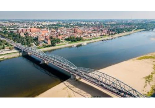 Toruń. Rekordowo niski stan Wisły. Jest apel o ostrożność