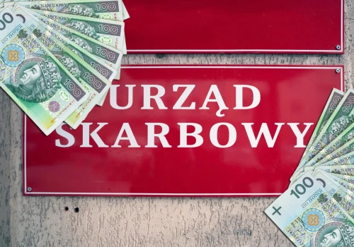 Samochody za grosze trafiają pod młotek. Skarbówka sprzedaje Audi, BMW i Dacię