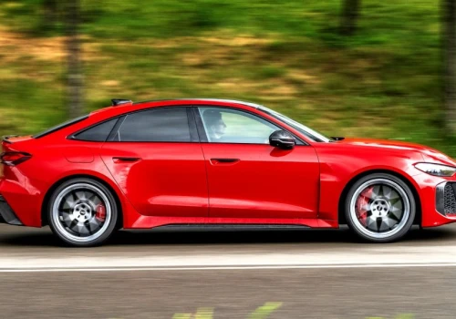 Audi RS 5 Limousine ma 639 KM i waży prawie 2,4 t. Szybko zapomnisz o nadwadze | TEST