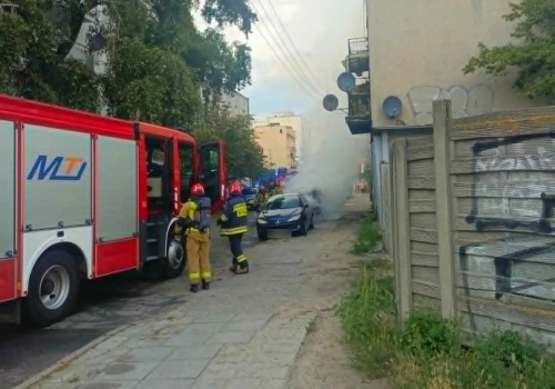 Pożar na Grochowie. Na miejscu 3 zastępy straży pożarnej