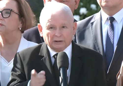 Kaczyński nagle o Nawrockim na miesięcznicy smoleńskiej. 