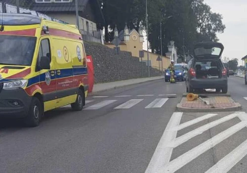 Nagle źle się poczuł i stracił panowanie nad samochodem. Na ratunek ruszyli policjanci