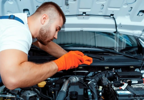 Największe błędy kierowców. Mechanicy zarabiają na nich krocie