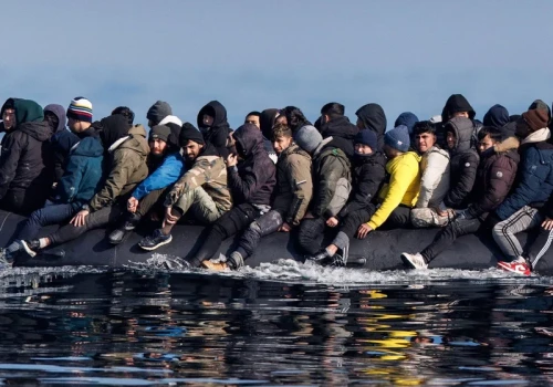 Rekordowa liczba migrantów na jednym pontonie przepłynęła kanał La Manche