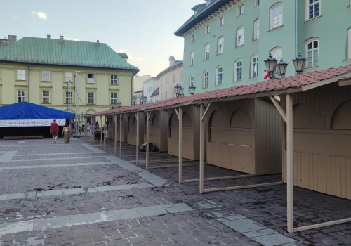 Kraków szykuje pięć dni kulinarnego święta. Na Małym Rynku trwają przygotowania