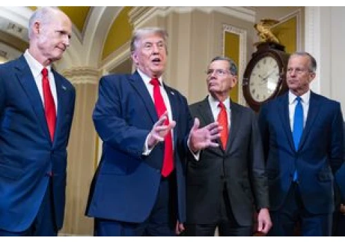 Uderzy w swoich? Media: Republikanie przerażeni obsesją Trumpa