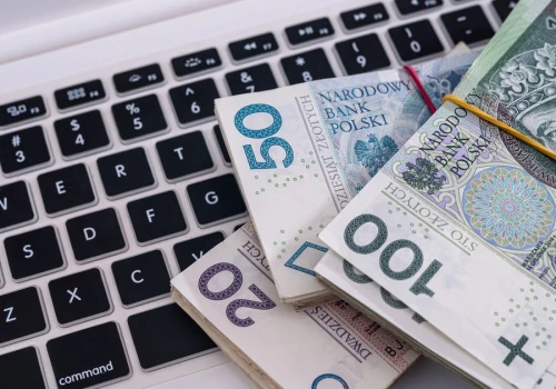 Banki już zwracają klientom pieniądze. Na takie kwoty można liczyć