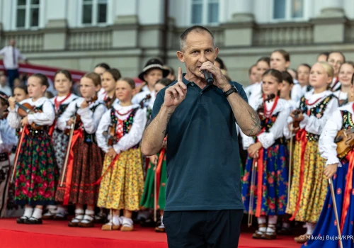 Eldo nawija przed Pałacem Prezydenckim. Patriotyzm oczami znanego rapera