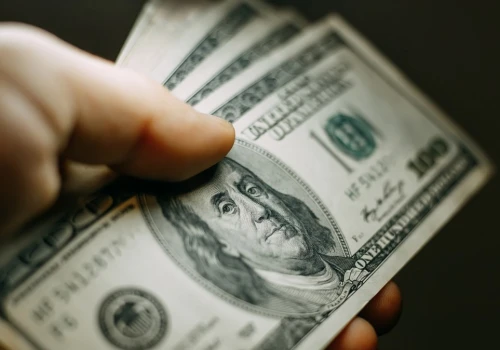 Dolar mocno stracił w dwa tygodnie. Co się dzieje z amerykańską walutą?