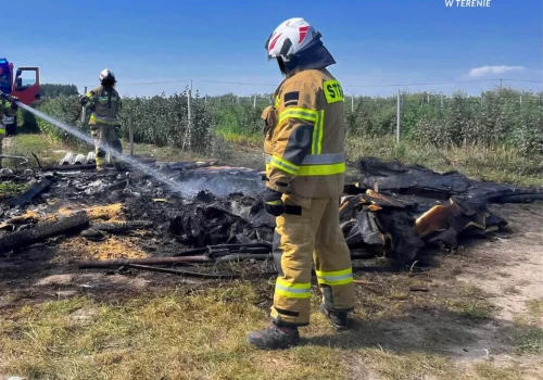 Dym widoczny z kilku kilometrów. Mieszkańcy alarmowali o wybuchu w sadzie pod Grójcem