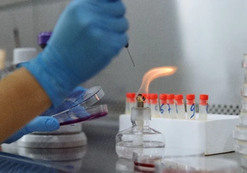 FDA zatwierdziła terapię wirusową dla pacjentów z zaawansowanym czerniakiem