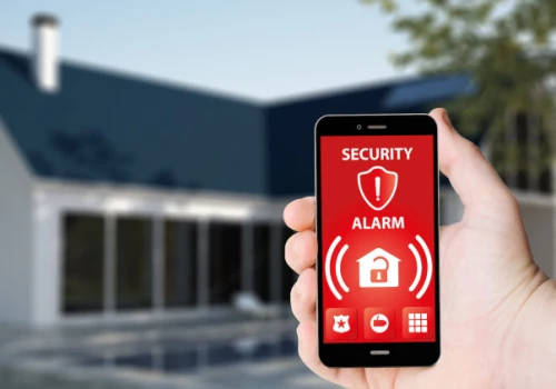 Skuteczny alarm w domu nie musi być skomplikowany. Jak dobrać go do zagrożeń?