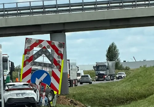 Dwa wypadki na trasie Ostrów Wielkopolski – Kalisz (ZDJĘCIA)