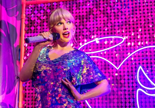 Suknia ślubna Taylor Swift pozostaje tajemnicą i grozi wywróceniem przewidywań branży ślubnej na ten rok