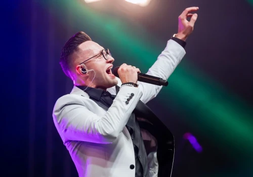 Kuba z Playboys ma prawdziwy skarb w garażu. To czerwony luksus