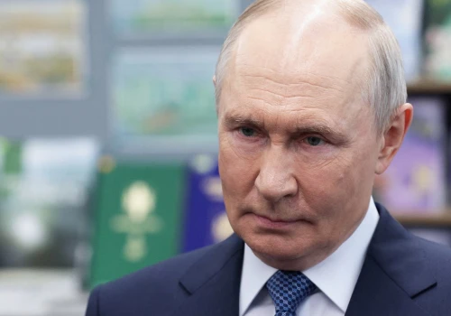 Podczas wizyty Putina mieszkańcy mają zostać w domach. Co 50 metrów stoją policjanci