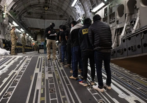Centra powrotowe. Czy Europa zacznie skutecznie deportować migrantów?