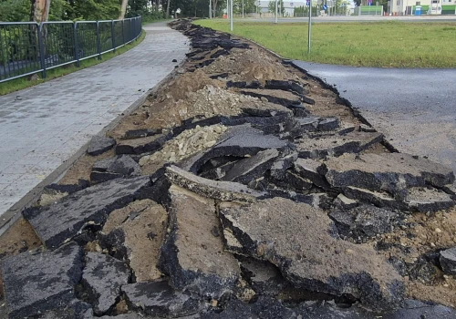 Tu asfaltu nie zerwał rolnik. To nowa ścieżka rowerowa