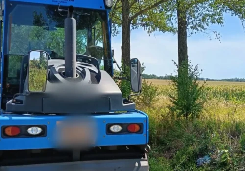 Walec drogowy w rowie. Operator miał ponad 2,5 promila alkoholu