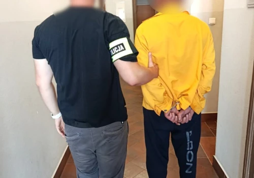 Rozbił butelkę na głowie znajomego i chwycił za kolejną. Brutalny atak w Dobrym Mieście