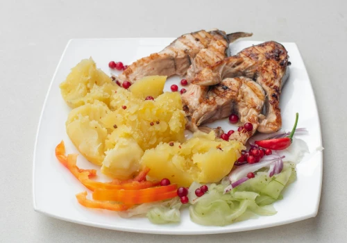 Szkolne stołówki zmieniają menu. Od września więcej ryb i fasolki, mniej cukru i soli