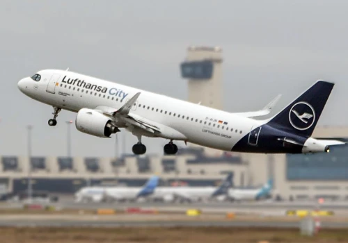 Starlink podbija europejskie niebo. Lufthansa zainstaluje satelitarny internet w 850 samolotach