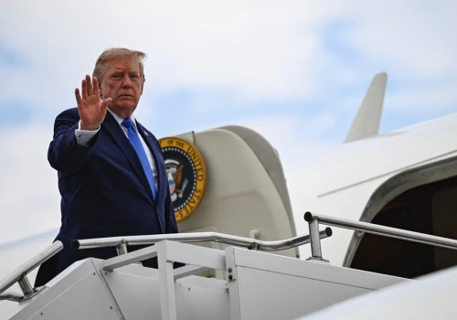 Wielkie ucieczki Donalda Trumpa. Ciężarówką z cateringiem przed Irańczykami, opancerzonym wózkiem spod lufy zamachowca