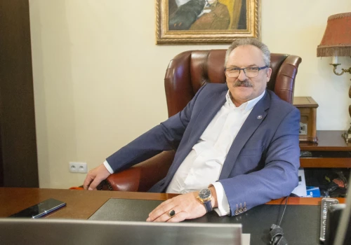 Polityczna bomba Jakubiaka. Chce rozważyć delegalizację partii Tuska