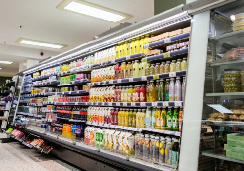 Miały zniknąć z rynku już w listopadzie. Teraz chcą traktować je podobnie jak alkohol