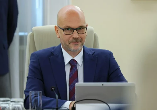 Dymisja to nie koniec? „Prawa ręka” Tuska może wylądować w TK