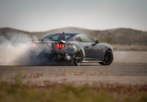 Czy Ford Mustang zostanie czterodrzwiowym sedanem?