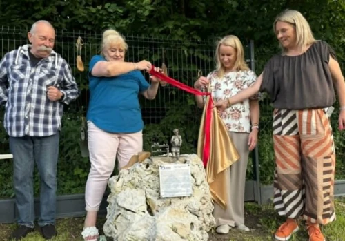 Kolejna rzeźba na Szlaku Tradycji odsłonięta. Żarki upamiętniły szewca Franciszka Królika