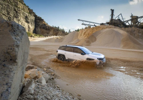 Nowy w pełni elektryczny Jeep Compass 4xe trafia do Hiszpanii