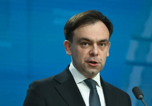 Decyzja za kilka dni. Minister Finansów zaczął myśleć o obniżce VAT na paliwa