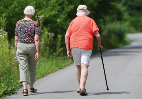 2150 zł miesięcznie dla seniora. Ale pieniędzy z bonu nie zobaczą na koncie