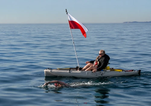 Polak przepłynął Kanał Catalina! Michał Tomaszowski pokonał ponad 33 km oceanu