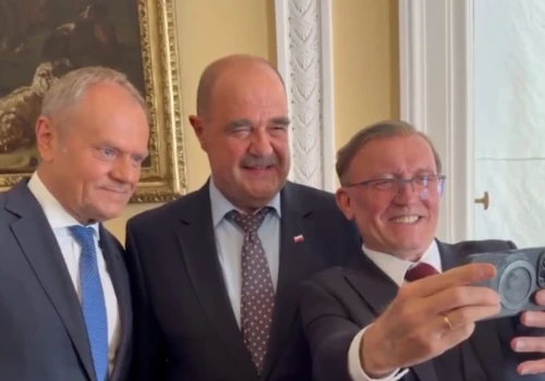 Cyrk w Wilkowyjach, a w kraju afery. Salonowe media stają na głowie, żeby ratować wpadkę Tuska