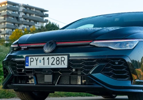 Volkswagen Golf GTI Edition 50 nie jest sobą. To się wymknęło spod kontroli