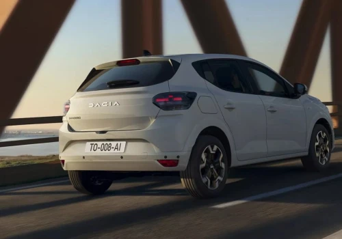 Najpopularniejsze auto w Europie otrzymało układ hybrydowy. Ile kosztuje w Polsce Dacia Sandero hybrid 155?