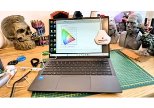 Chiński laptop miał zachwycać kolorami. Niezależne testy pokazały coś innego