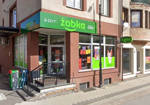 Co czeka Żabkę po przejęciu przez Circle K? Eksperci wskazują możliwe scenariusze