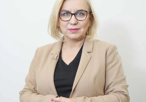 System kaucyjny w ogniu krytyki. Minister Hennig-Kloska odpiera zarzuty Konfederacji