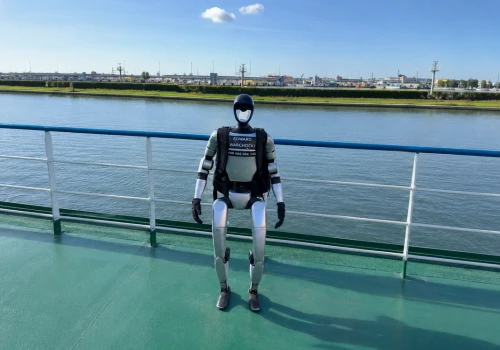 Świnoujście. Wojsko zamknęło bramy dla chińskich aut, ale nie dla chińskiego robota