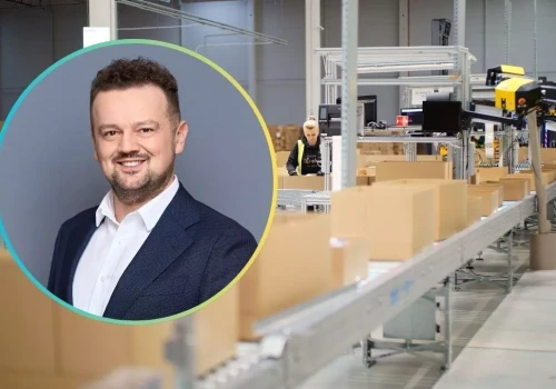 Lody na plaży, świąteczne pakiety w magazynie. Jak logistyka wyprzedza grudzień