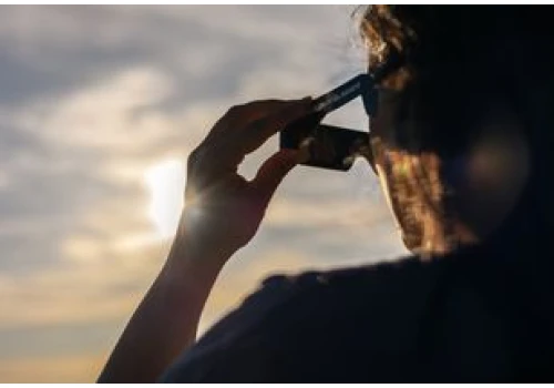 Częsty błąd podczas zaćmienia Słońca. Okulistka mówi o konsekwencjach
