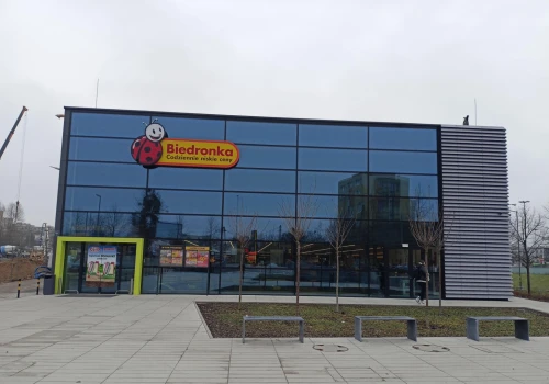 Biedronka zmienia godziny otwarcia przed weekendem. Jest komunikat dla klientów